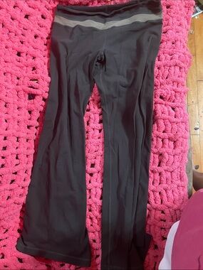 lululemon athletica Black Flared Leggings with Gray Waistband Accent